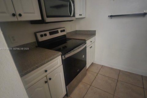 Copropriété à louer à Cutler Bay, Floride: 2 chambres, 91.04 m2 № 1976401 - photo 14