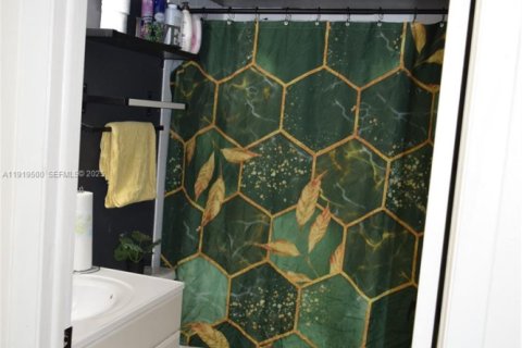 Copropriété à louer à Cutler Bay, Floride: 2 chambres, 91.04 m2 № 1976401 - photo 2