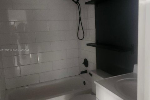 Copropriété à louer à Cutler Bay, Floride: 2 chambres, 91.04 m2 № 1976401 - photo 8