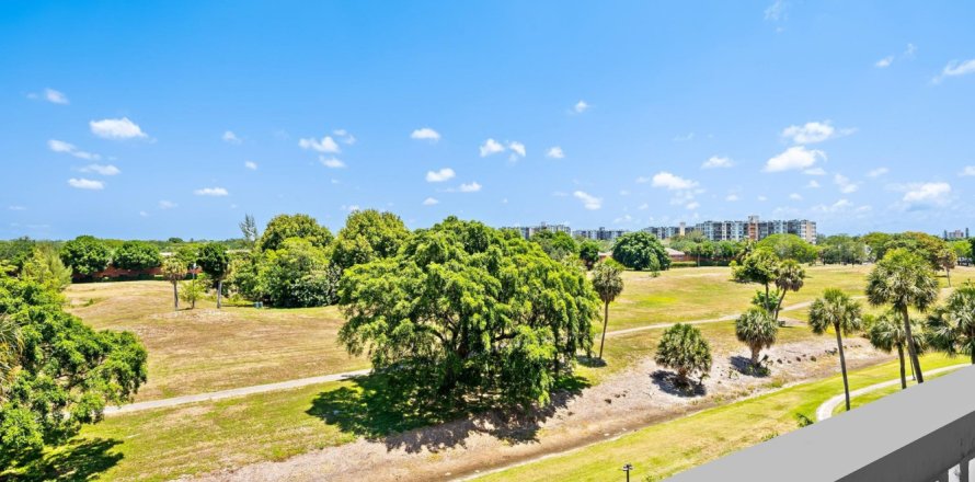 Condo in Lauderhill, Florida, 2 bedrooms № 1172913