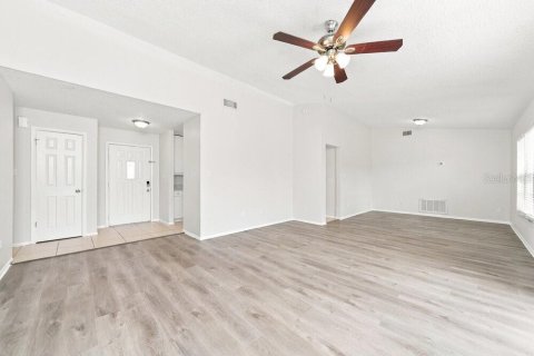 Villa ou maison à louer à Orlando, Floride: 3 chambres, 124.49 m2 № 2398675 - photo 5