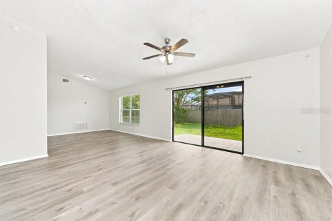 Villa ou maison à louer à Orlando, Floride: 3 chambres, 124.49 m2 № 2398675 - photo 4