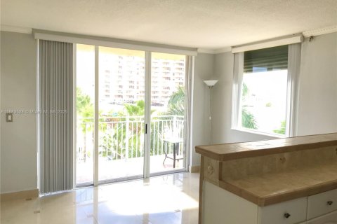 Copropriété à louer à Miami Beach, Floride: 2 chambres, 111.48 m2 № 1929798 - photo 2