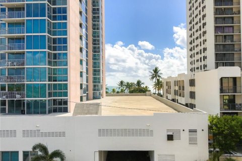 Copropriété à louer à Miami Beach, Floride: 2 chambres, 111.48 m2 № 1929798 - photo 1