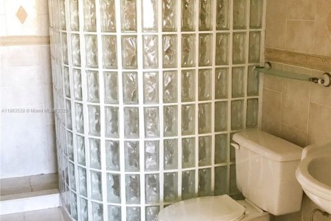 Copropriété à louer à Miami Beach, Floride: 2 chambres, 111.48 m2 № 1929798 - photo 11