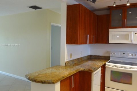 Copropriété à louer à Hallandale Beach, Floride: 1 chambre, 69.68 m2 № 1790752 - photo 7