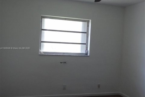 Copropriété à louer à Hallandale Beach, Floride: 1 chambre, 69.68 m2 № 1790752 - photo 12