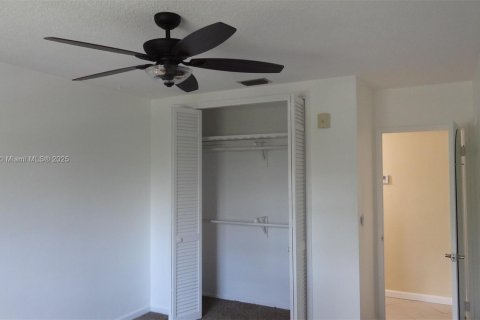 Copropriété à louer à Hallandale Beach, Floride: 1 chambre, 69.68 m2 № 1790752 - photo 13