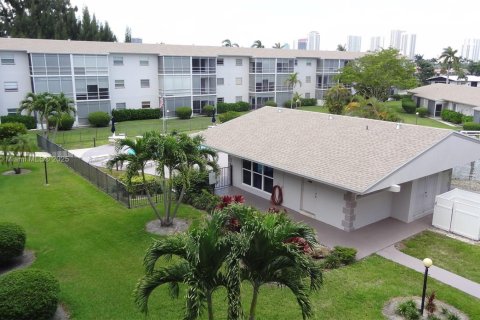 Copropriété à louer à Hallandale Beach, Floride: 1 chambre, 69.68 m2 № 1790752 - photo 23