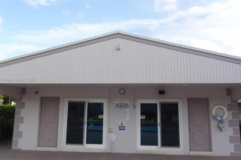 Copropriété à louer à Hallandale Beach, Floride: 1 chambre, 69.68 m2 № 1790752 - photo 24