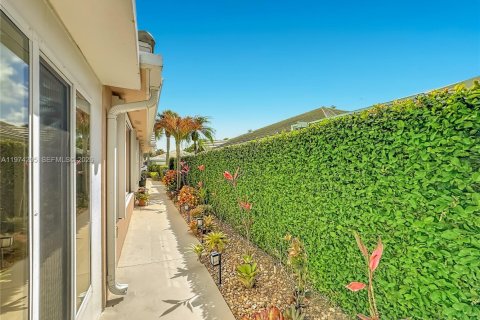 Villa ou maison à vendre à Port St. Lucie, Floride: 2 chambres, 141.68 m2 № 2041940 - photo 9