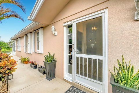 Villa ou maison à vendre à Port St. Lucie, Floride: 2 chambres, 141.68 m2 № 2041940 - photo 8