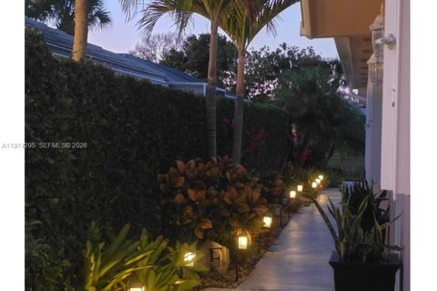 Villa ou maison à vendre à Port St. Lucie, Floride: 2 chambres, 141.68 m2 № 2041940 - photo 3