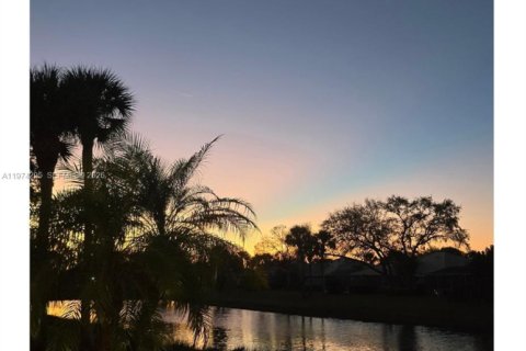 Villa ou maison à vendre à Port St. Lucie, Floride: 2 chambres, 141.68 m2 № 2041940 - photo 5