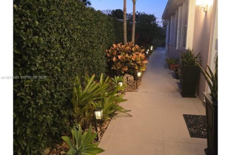 Villa ou maison à vendre à Port St. Lucie, Floride: 2 chambres, 141.68 m2 № 2041940 - photo 4