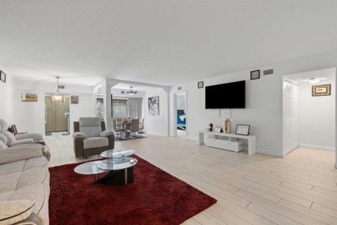Condo in Coral Springs, Florida, 3 bedrooms  № 2383280 - photo 3