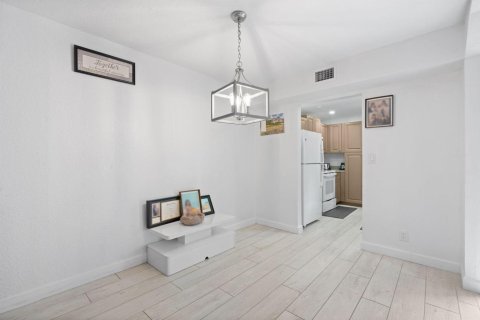 Condo in Coral Springs, Florida, 3 bedrooms  № 2383280 - photo 5