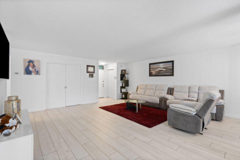 Condo in Coral Springs, Florida, 3 bedrooms  № 2383280 - photo 4