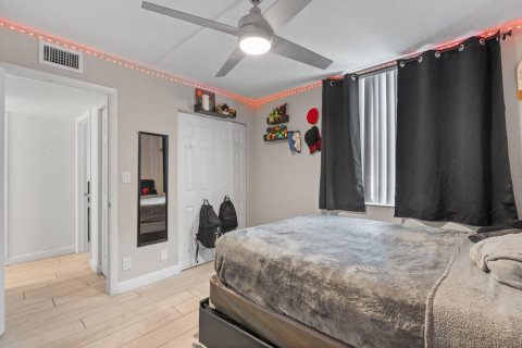 Condo in Coral Springs, Florida, 3 bedrooms  № 2383280 - photo 25