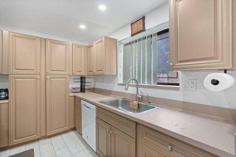 Condo in Coral Springs, Florida, 3 bedrooms  № 2383280 - photo 14