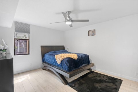 Condo in Coral Springs, Florida, 3 bedrooms  № 2383280 - photo 15