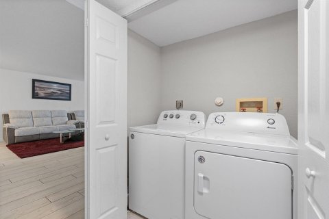 Condo in Coral Springs, Florida, 3 bedrooms  № 2383280 - photo 26