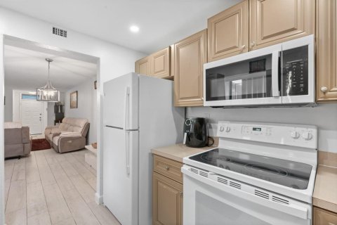 Condo in Coral Springs, Florida, 3 bedrooms  № 2383280 - photo 13