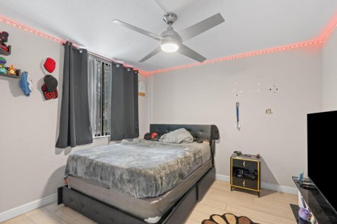 Condo in Coral Springs, Florida, 3 bedrooms  № 2383280 - photo 24