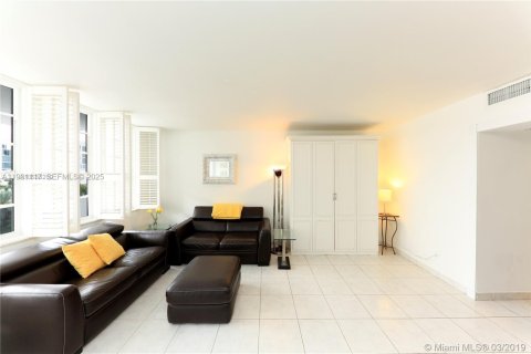 Снять в аренду кондоминиум в Майами-Бич, Флорида 47.84м2, № 2034572 - фото 2