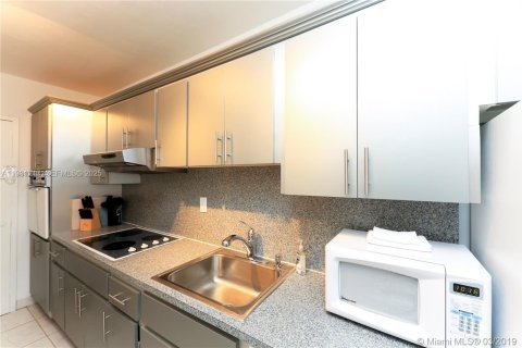 Снять в аренду кондоминиум в Майами-Бич, Флорида 47.84м2, № 2034572 - фото 6