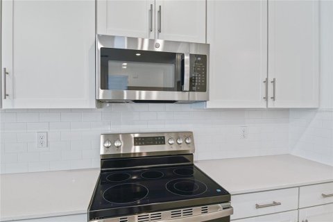House in Weeki Wachee, Florida 3 bedrooms, 175.31 sq.m. № 1537780 - photo 5