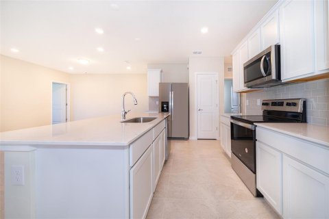 House in Kissimmee, Florida 4 bedrooms, 146.79 sq.m. № 1769431 - photo 9