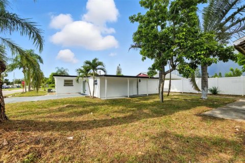 House in Seminole, Florida 4 bedrooms, 162.3 sq.m. № 1885833 - photo 27