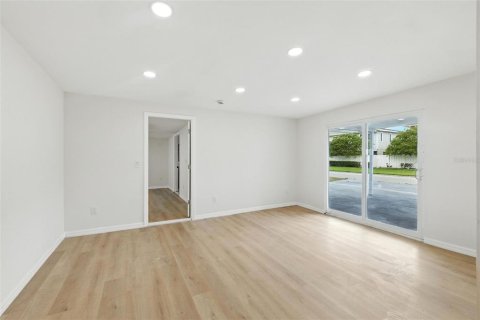 House in Seminole, Florida 4 bedrooms, 162.3 sq.m. № 1885833 - photo 19