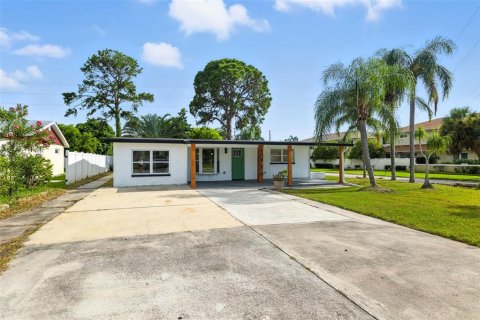 House in Seminole, Florida 4 bedrooms, 162.3 sq.m. № 1885833 - photo 5