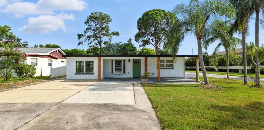 House in Seminole, Florida 4 bedrooms, 162.3 sq.m. № 1885833