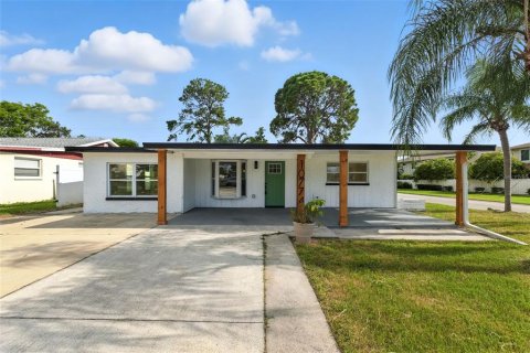 House in Seminole, Florida 4 bedrooms, 162.3 sq.m. № 1885833 - photo 2