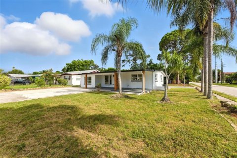 House in Seminole, Florida 4 bedrooms, 162.3 sq.m. № 1885833 - photo 4