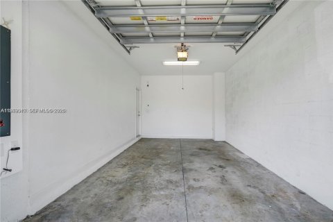 Купить таунхаус в Лодерхилл, Флорида 3 спальни, 138.98м2, № 2079371 - фото 11