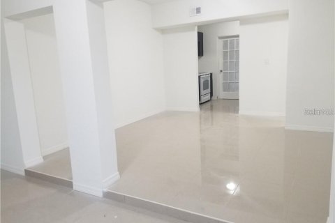 Casa en alquiler en Orlando, Florida, 3 dormitorios, 95.5 m2 № 1914591 - foto 2