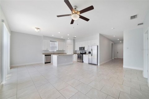 Villa ou maison à vendre à Poinciana, Floride: 3 chambres, 144.46 m2 № 2230548 - photo 2