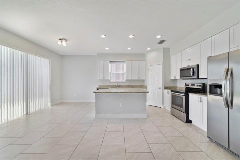 Villa ou maison à vendre à Poinciana, Floride: 3 chambres, 144.46 m2 № 2230548 - photo 3