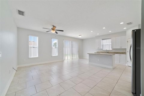 Villa ou maison à vendre à Poinciana, Floride: 3 chambres, 144.46 m2 № 2230548 - photo 5