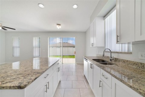 Villa ou maison à vendre à Poinciana, Floride: 3 chambres, 144.46 m2 № 2230548 - photo 4