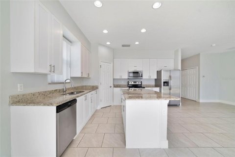 Villa ou maison à vendre à Poinciana, Floride: 3 chambres, 144.46 m2 № 2230548 - photo 8