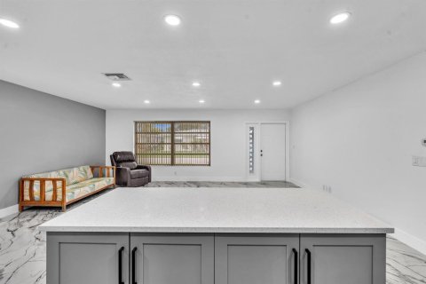 House in Tamarac, Florida 3 bedrooms, 153.1 sq.m. № 2431311 - photo 30