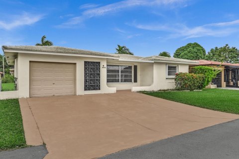 House in Tamarac, Florida 3 bedrooms, 153.1 sq.m. № 2431311 - photo 4