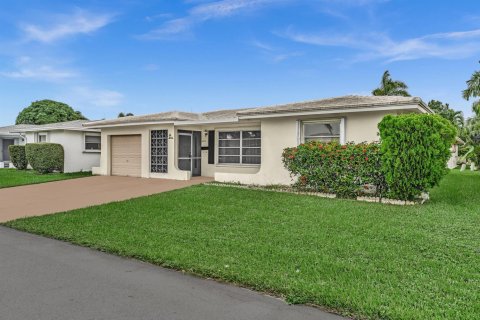 House in Tamarac, Florida 3 bedrooms, 153.1 sq.m. № 2431311 - photo 3