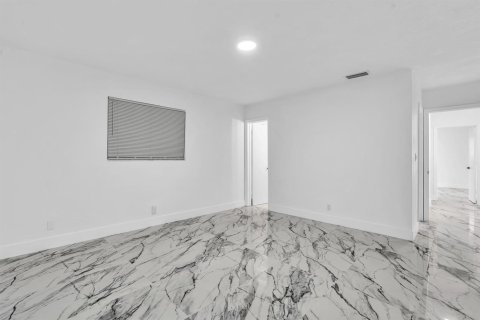 House in Tamarac, Florida 3 bedrooms, 153.1 sq.m. № 2431311 - photo 21