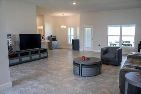 House in Auburndale, Florida 4 bedrooms, 233 sq.m. № 1910749 - photo 11